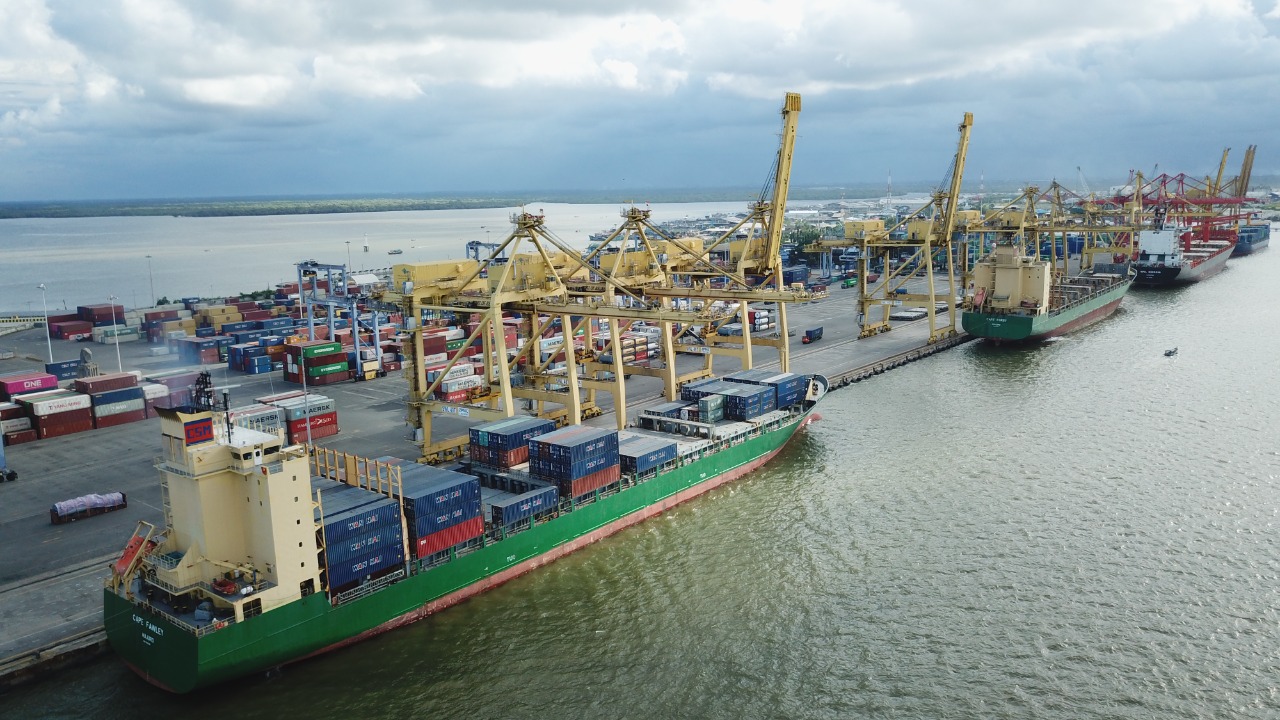 Pelabuhan Belawan memperoleh manfaat besar dalam integrasi empat Pelindo menuju pelabuhan kelas dunia plus pembangunan sarana dan prasarana jasa kepelabuhan baru yang dibutuhkan kapal-kapal besar. Beritasore/Ist