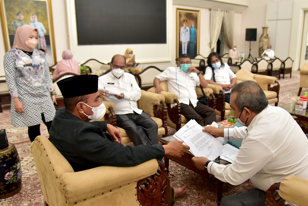 Gubsu Edy Rahmayadi menenerima audiensi Panitia Konferensi PWI Sumut 2021 di Rumah Dinas Gubsu Jalan Sudirman 41, Medan  Jumat (2/7). beritasore/ist