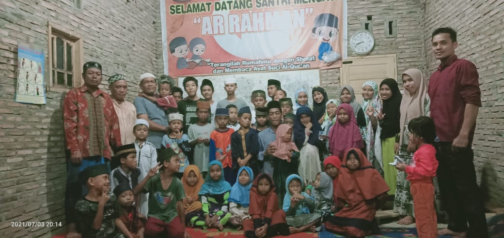 Santri Ngaji Pondok "AR RAHMAN Di Desa Limalaras Kec.Nibung Hangus Kab.Batubara, Sabtu (3/7/2021).beritasore/alirsyah