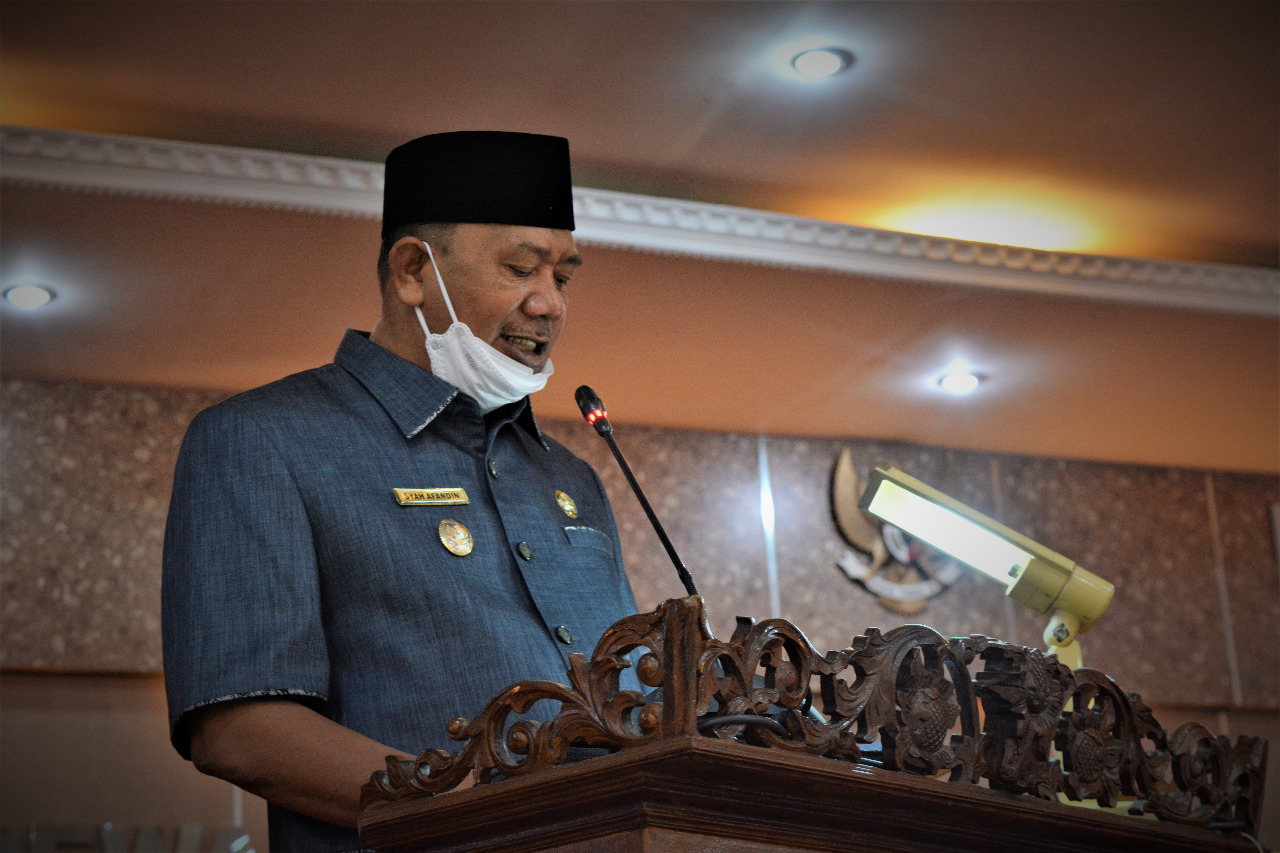 Wabup Langkat  hadiri paripurna  di  Gedung DPRD Langkat, Stabat, Jumat (2/7/2021). beritasore/ist