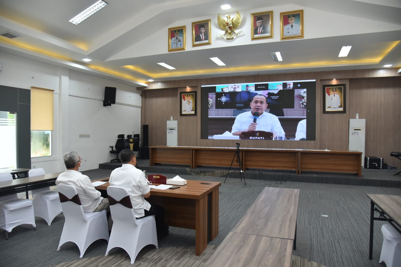Bupati Batubara Ir.H.Zahir M.AP buka Pelatihan Tata Laksana Vaksinator Covid -19, diaula Rumah Dinas Bupati Komplek Tanjung Gading Kec.Sei Suka. Rabu (07/07/2021).beritasore/Alirsyah
