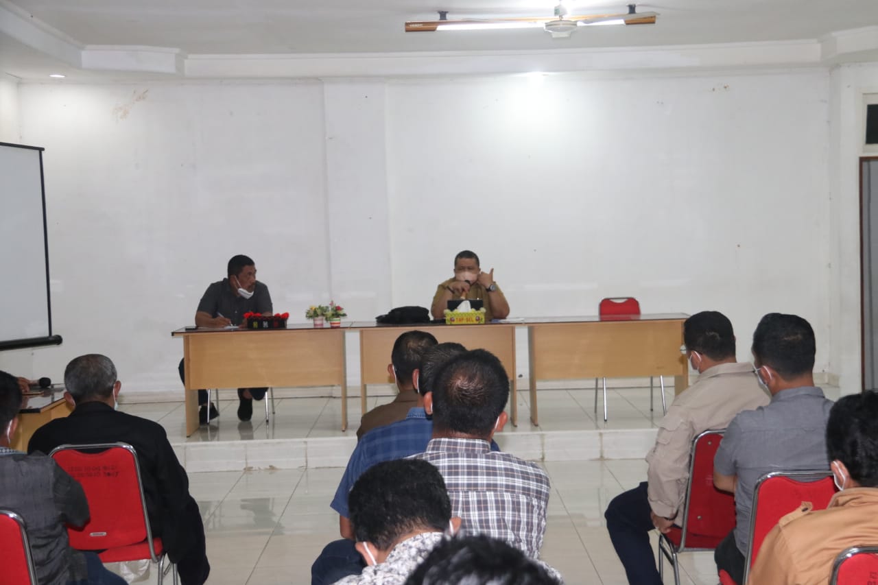 Rapat perencanaan Safari Kurban di Aula Beringin Eks Kantor Bupati Tapsel, Jalan Kenanga No 74, Kota Padangsidimpuan, Senin (5/7) malam. beritasore/Birong RT