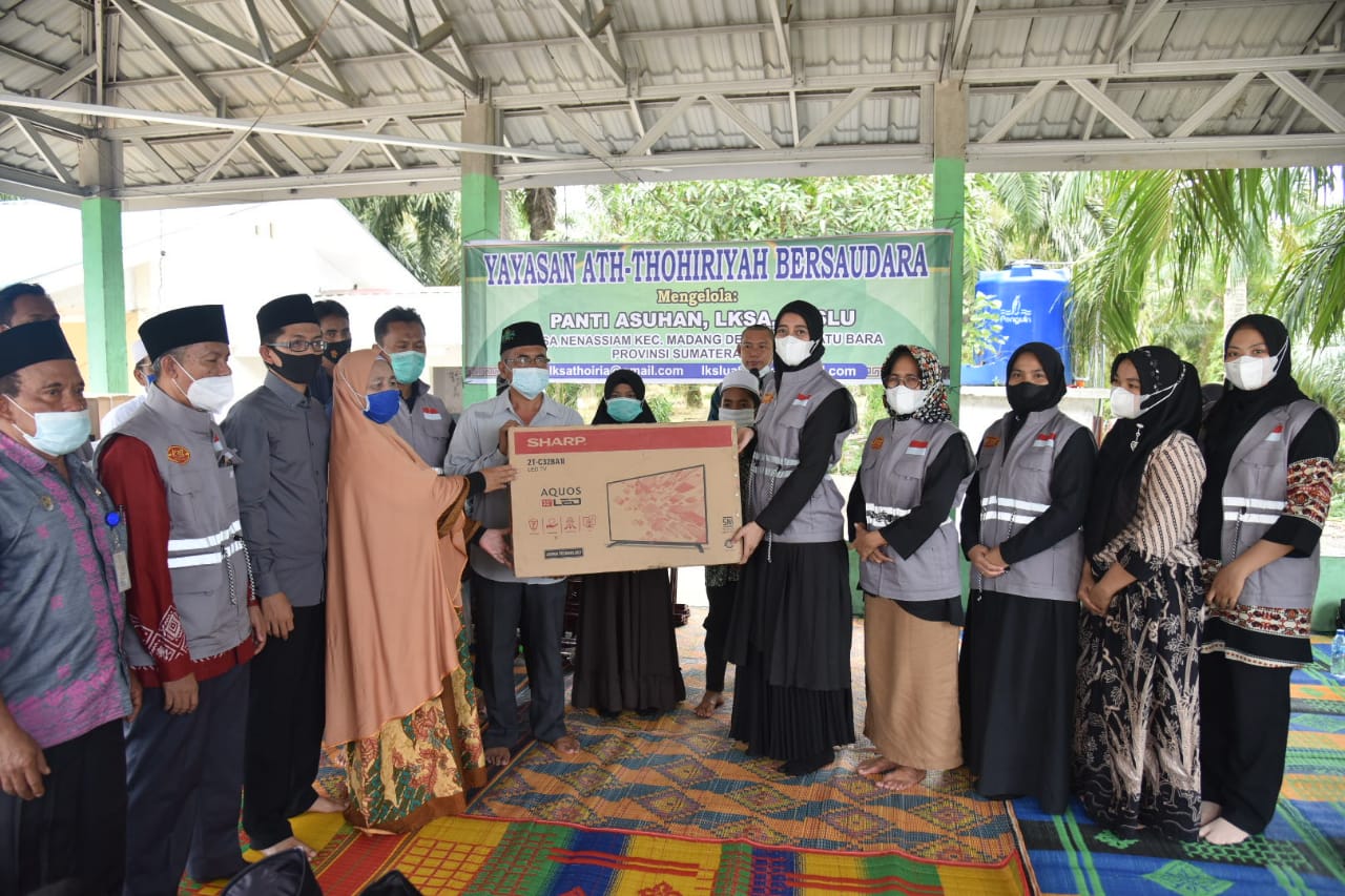 Ketua BK3S Batubara Kunjungi LKSA di Desa Nenas Siam Kecamatan Medang Deras, Kamis (08/07/2021).beritasore/Alirsyah