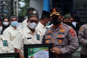 Kapolres Dan KSJ Batubara Salurkan Baksos Dimedang Deras