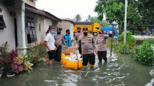 Kapolres Batubara Berikan Baksos Warga Terdampak Banjir