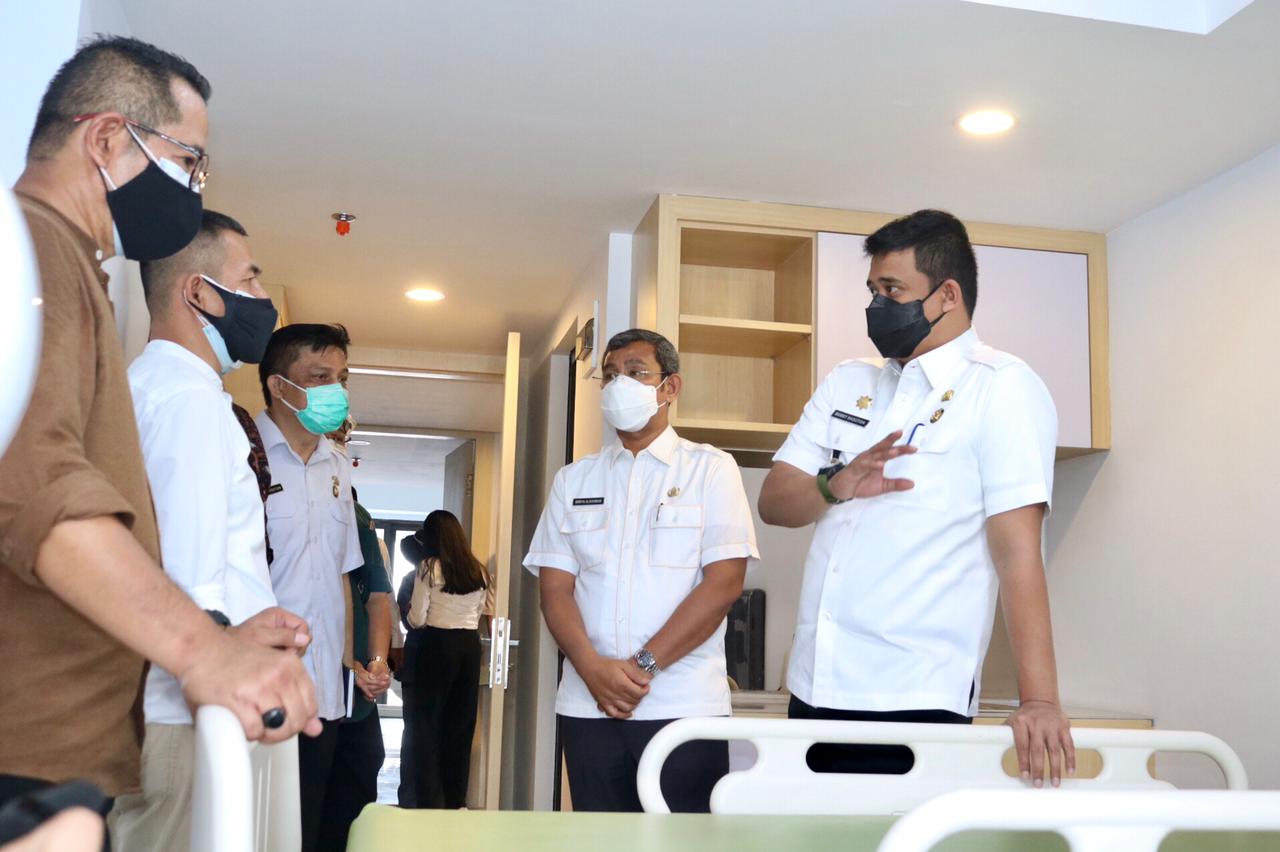 Wali Kota Medan, Bobby Nasution meninjau lokasi yang akan dijadikan tempat isolasi di D- Glass Residence di Jalan Gelas, Kelurahan Sei Putih Tengah, Kecamatan Medan Petisah.beritasore/Ist