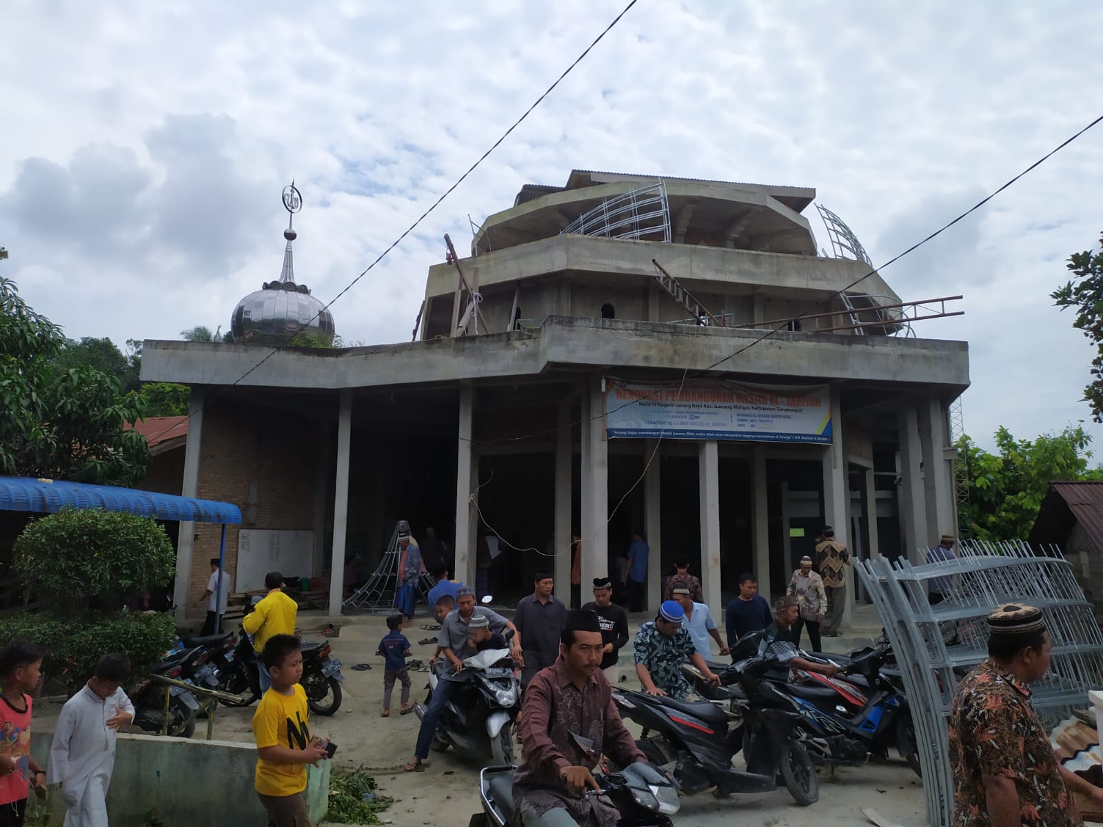 Masjid Jariyah di Dusun IV, Nagori Karang Rejo, Kecamatan Gunung Maligas, Kabupaten Simalungun, Sumatera Utara. Beritasore/Surati