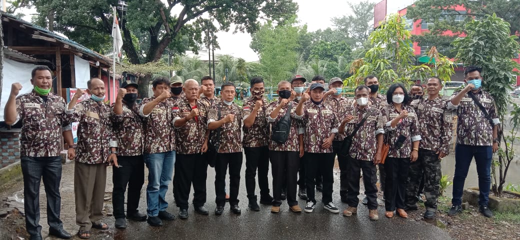 PC Rayon GM FKPPI 0212/TS  poto bersama dengan pengurus GM FKPPI Sumut usai acara konsolidasi pada Jum'at, (9/7) lalu. beritasore/Birong RT