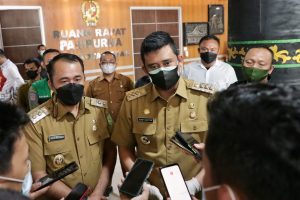 Bobby Sampaikan Nota Pengantar Ranperda Penetapan Zonasi Aktifitas PKL