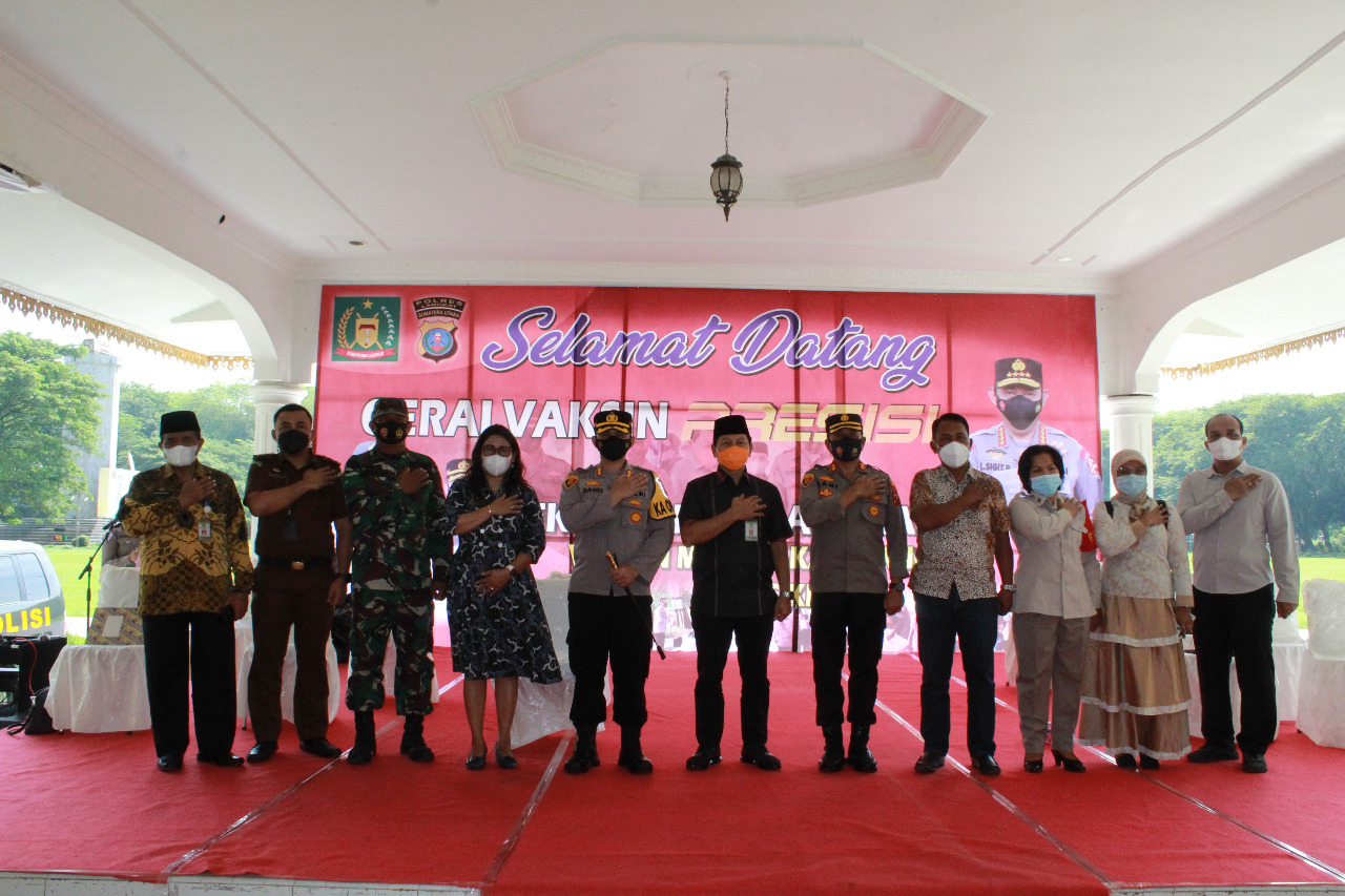 Vaksinasi masal dosis kedua digelar Polres Langkat, di Alun-alun T. Amir Hamzah, Stabat, Jum'at (16/7/2021). beritasore/ist