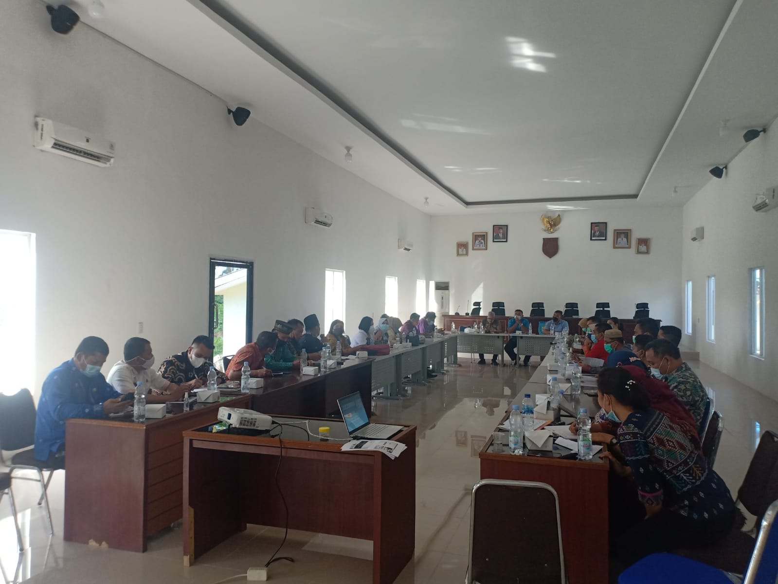 Kapolres Batubara AKBP H.Ikhwan Lubis SH,MH dan Bupati Batubara Ir.H.Zahir.M.AP gelar rapat vaksin Tahap II di PT.Inalum Kuala Tanjung Kec.Medang Deras, Kamis (22/7/2021).beritasore/Alirsyah