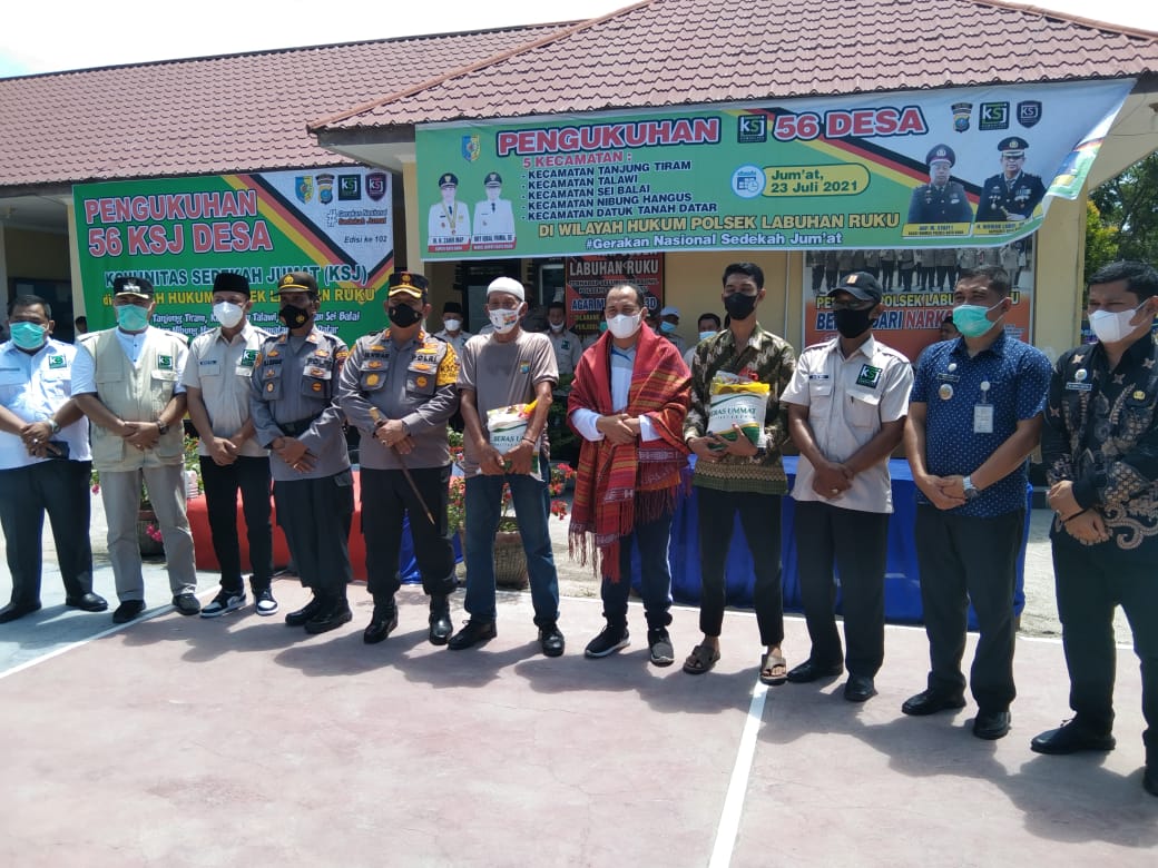 Kapolres dan Bupati Batubara Kukuhkan 56 KSJ Desa dihalaman Polsek Lab. Ruku Jln.Imam Bonjol Kec.Talawi, Jum'at (23/7/2021).beritasore/Alirsyah