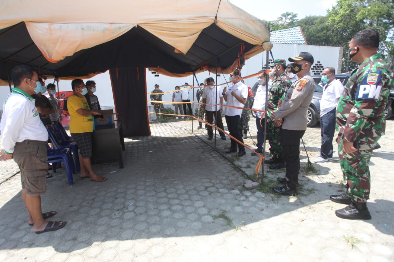 Walikota Pematang Siantar Dr.H.Hefriansya SE MM, bersama forkompinda mengunjungi rumah singgah Covid-19  dijalan Sisingamangaraja, Rabu , (28/7). Beritasore/ist