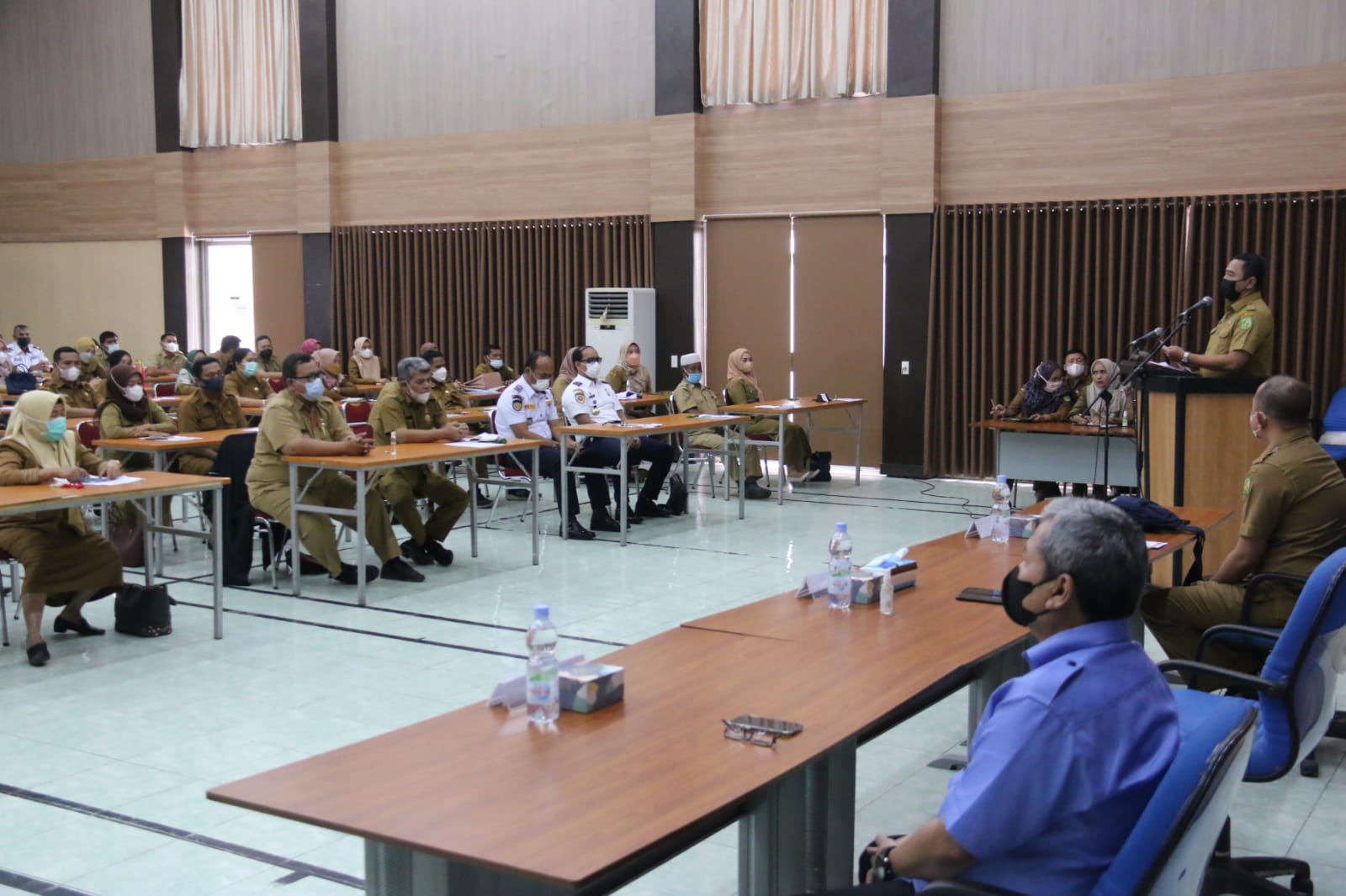 Wali Kota Medan, Bobby Nasution diwakili oleh Kepala Badan Kepegawaian Daerah dan Pengembangan Sumber Daya Manusia (BKD&PSDM) Kota Medan, Zain Noval menggelar ujian penyesuaian kenaikan pangkat bagi Aparatur Sipil Negara (ASN) di Lingkungan Pemko Medan TA 2021,di Gedung P4TK jalan Setia Budi, Kec. Medan Helvetia, Selasa (2/11).beritasore/ist
