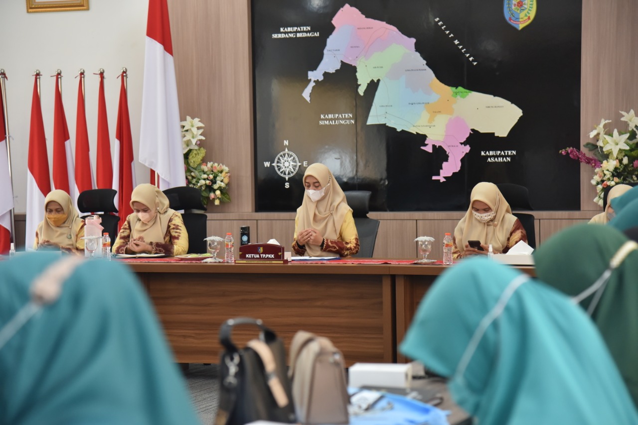 TP-PKK gelar Pelatihan UP2K di Rumah Dinas Bupati Batubara Komplek Perumahan Inalum di Tanjung Gading Kec.Sei Suka Kab.Batubara Sumatera Utara ,Jum'at (5/11/2021).beritasore/Alirsyah