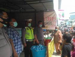 Jumat Baroqah, Polsek Medan Sunggal Bagi Nasi Bungkus