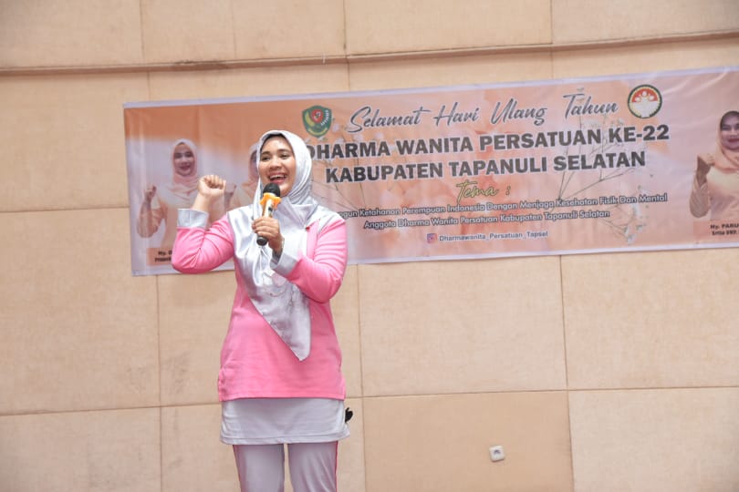 Penasehat Dharma Wanita Persatuan (DWP) Kabupaten Tapanuli Selatan (Tapsel), Ny. Dolly Pasaribu. beritasore/Birong RT