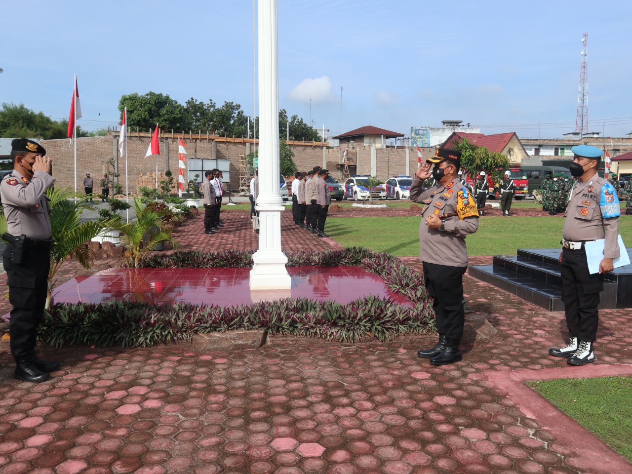 Kapolres Batubara AKBP H.Ikhwan Lubis SH,MH pimpin Apel Pasukan Ops Zebra Toba 2021 dilapangan Mako Polres Batubara, Senin (15/11/2021).beritasore/Alirsyah