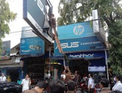 BPPRD Dan Satpol-PP Medan Tertibkan Puluhan Papan Reklame