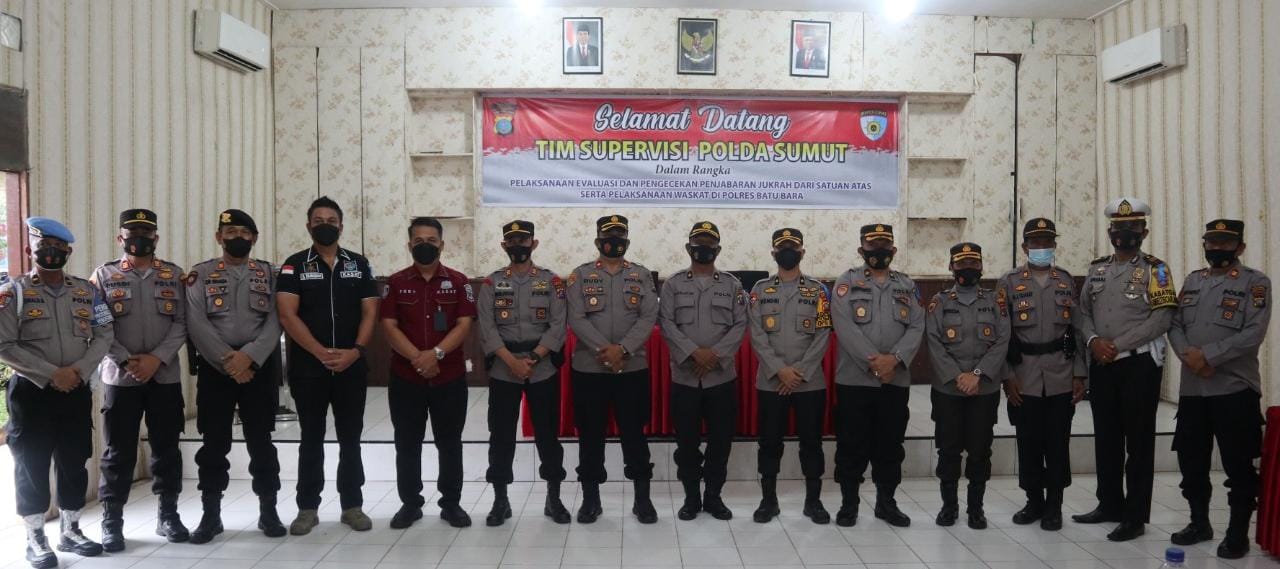 Waka Polres Batubara Kompol Rudy Chabdra SH,MM sambut Tim Supervisi Poldasu diaula Bhayangkari Polres Batubara, Rabu (17/11/2021).beritasore/Alirsyah