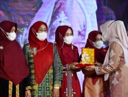 Ketua Dekranasda Gayo Lues Terima Penghargaan Dari Ibu Wapres