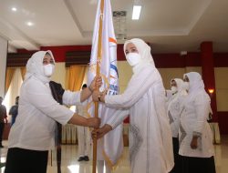 Ny. Nawal Lubis Lantik Ny. Rosalina Dolly Pasaribu Jadi Ketua PD GPMB Tapsel