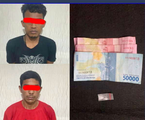 Tersangka Pengedar Sabu ditangkap Satnarkoba Polres Batubara AP dan MS, Jum'at (3/12/2021).beritasore/Alirsyah