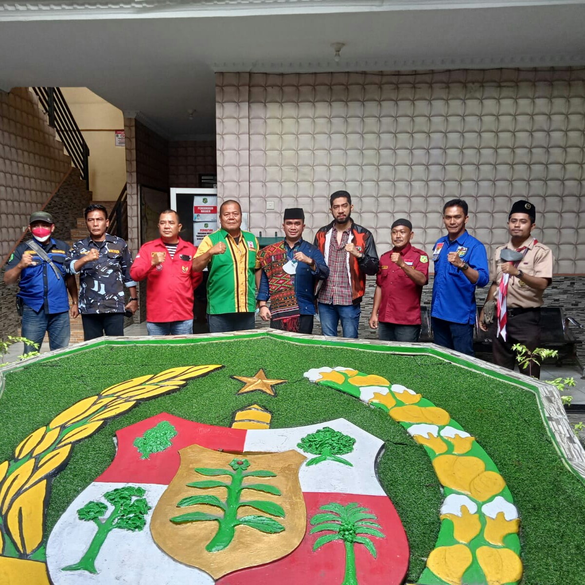 Camat Medan Sunggal.M.Odi Anggia.Batu Bara.S.STP Foto bersama dengan Organisasi wilayah Kecamatan Medan  Sunggal di Kantor Camat Medan Sunggal, Kemarin. Beritasore/ist