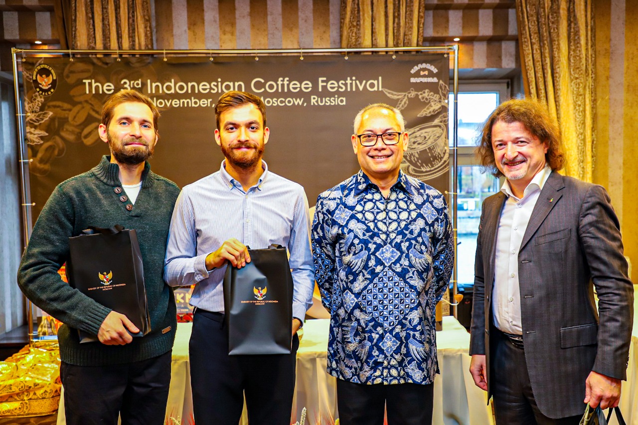 Direktur BCA John Kosasih pada Festival Kopi Indonesia di Rusia Jumat (3/12/2021). beritasore/ist