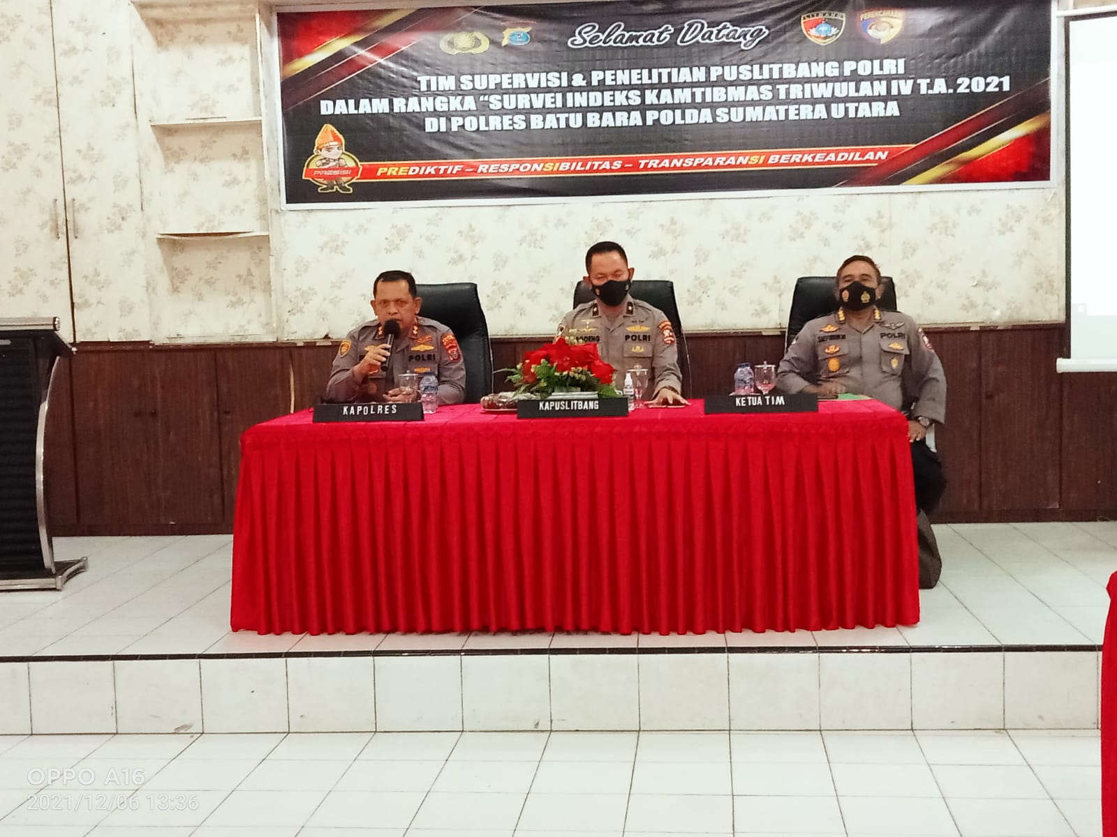 Kapolres Batubara AKBP H.Ikhwan Lubis SH MH sambut Supervisi Dan Penelitian Indeks Kamtibmas TW 4 Polres Batubara diaula Bhayangkari Polres Batubara, Senin (6/12/2021).beritasore/Alirsyah