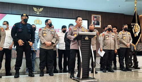 Kapolri Jenderal Pol. Listyo Sigit Prabowo memberikan keterangan pers penetapan tersangka kasus tewasnya Brigadir J di Mabes Polri, Jakarta, Selasa (9/8/2022). (ant)