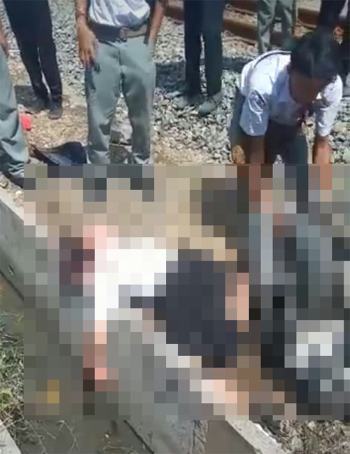 Dua pelajar tersambar kereta api Putri Deli KA U 68 tujuan Medan-Tanjung Balai diperlintasan maut persimpangan MTQ Replika Kelurahan Tualang Kecamatan Perbaungan, Rabu (24/8/2022). beritasore/Azwen