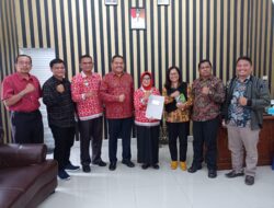 Bangga, Plt Wali Kota Pematang Siantar Kerap Berbusana Adat Simalungun