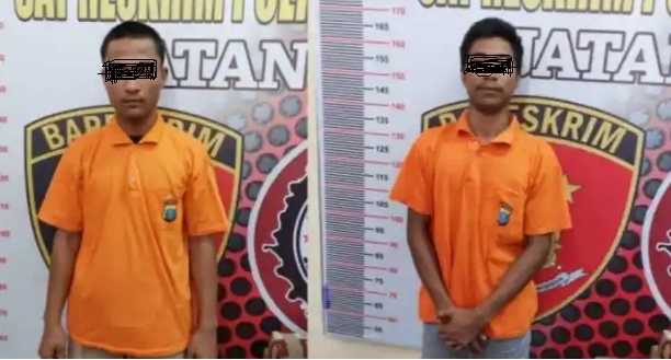 Teks fhoto pelaku pelemparan truk Colt Diesel diringkus Team Opsnal Sat Reskrim Polres Batu Bara di Pimpin IPTU Abdi Tansar SH,MH di Perkebunan kelapa sawit PT. JATIM yang berada di Balam Jum'at (5/8-2022).beritasore/alirsyah