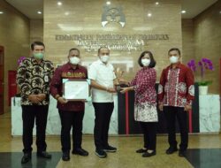 Bupati Batu Bara Terima Award KLA Tahun 2022