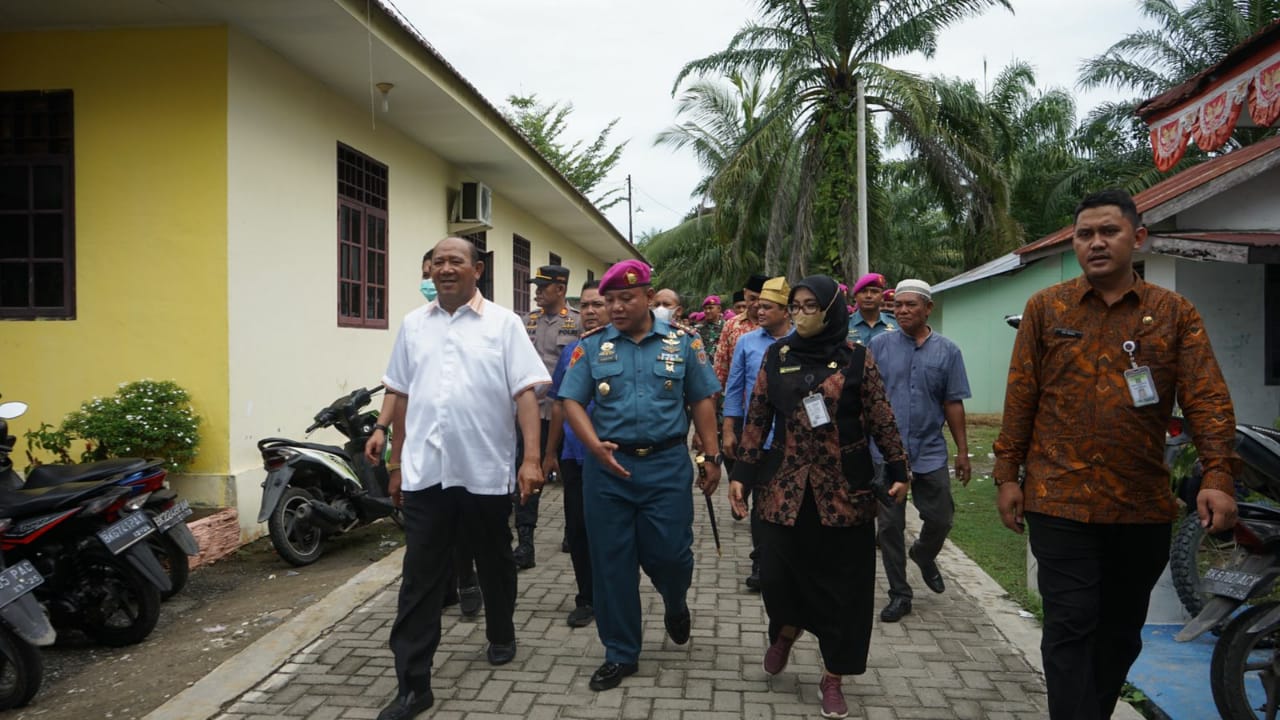 Plt Bupati Langkat H Syah Afandin SH menghadiri kegiatan Baksos dan Tabligh Akbar forum silaturrahmi Langkat, di Puskesmas Desa Lama dan halaman Kantor Camat Sei Lepan, Pangkalan Brandan, Kamis (4/8/2022). beritasore/ist