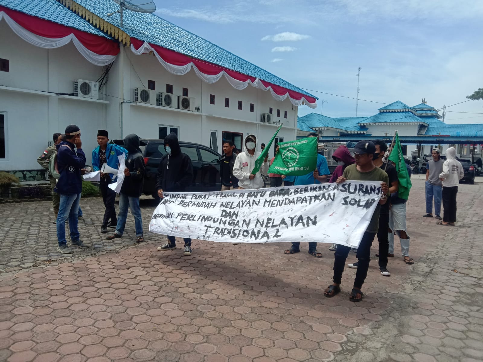 PPN-SU & PC.IPNU Batu Bara gelar aksi unjuk Rasa di Kantor DPRD Senin (8/8/2022).beritasore/alirsyah