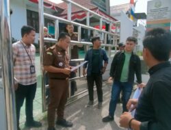 Massa Mahasiswa Minta Kajari Tangkap Mantan Bupati Tapsel