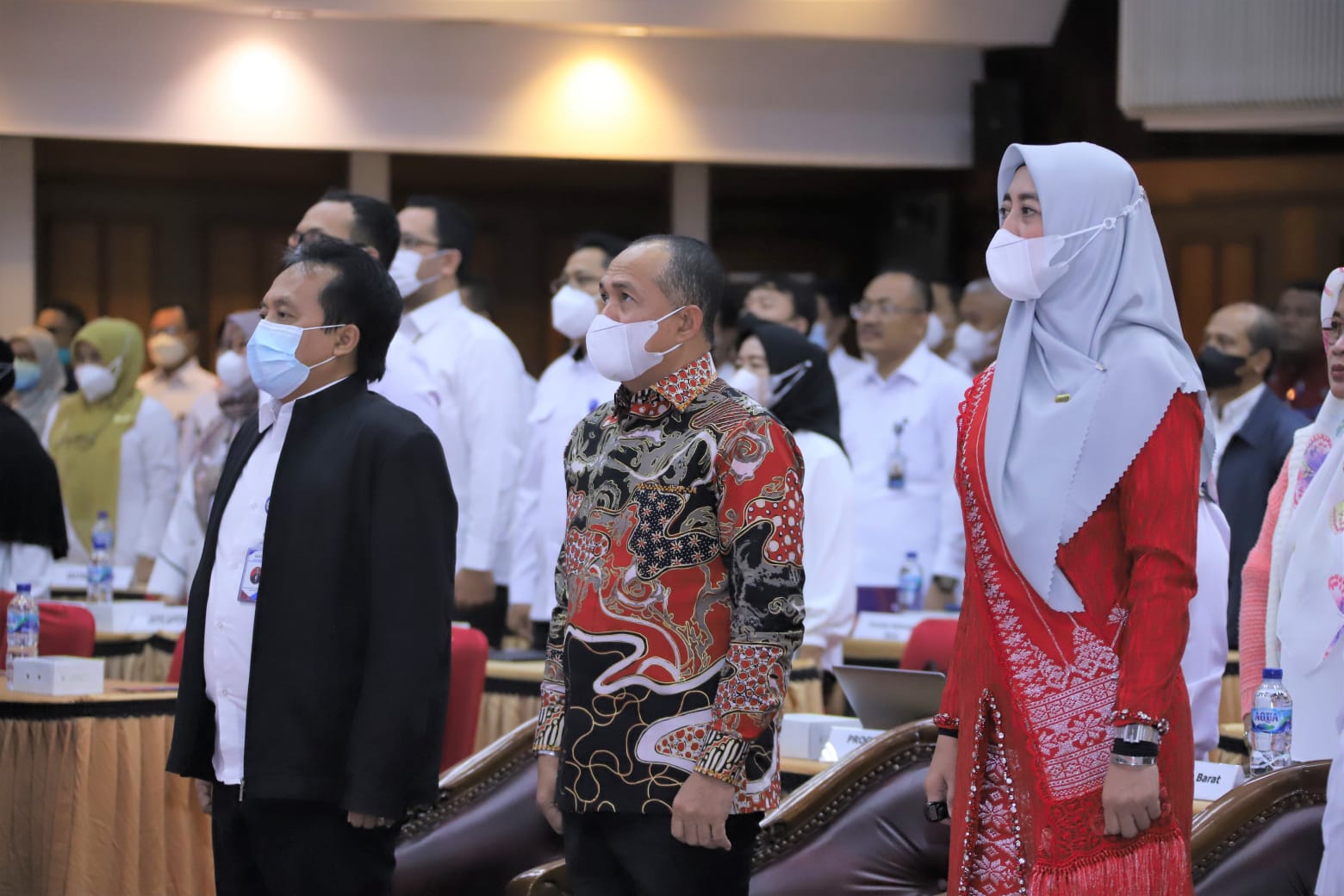 Ny.Hj Maya Indiasari Zahir terima penghargaan Manggala Karya Kencana Dari BKKBN RI didampingi Bupati Batu Bara Ir.H.Zahir M.AP di Auditorium BKKBN Jl. Permata No.1, Halim Perdana Kusuma, Jakarta Timur Kamis (11/08/2022). beritasore/alirsyah
