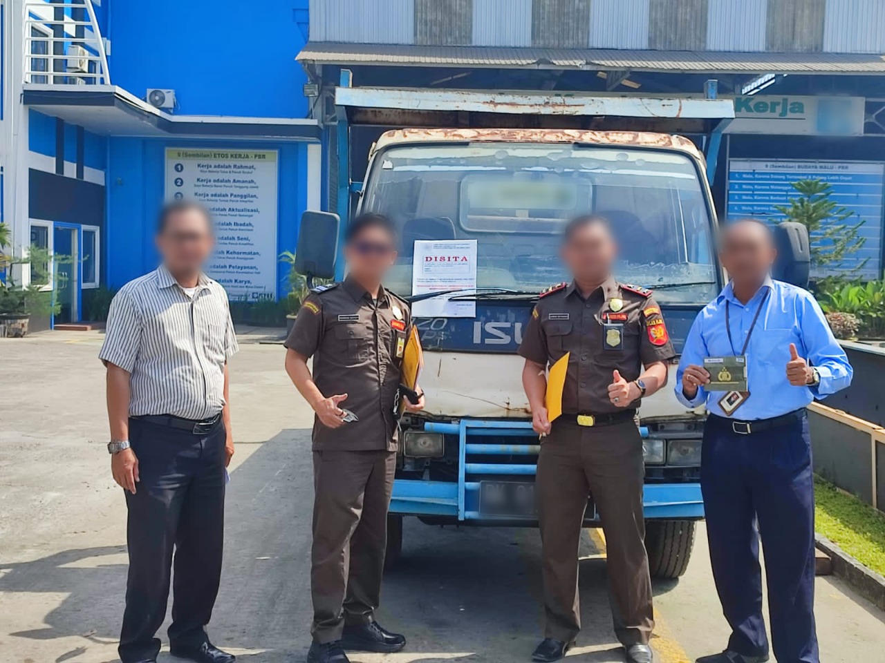 Berita Sore/ist Juru Sita Pajak Negara (JSPN) KPP Pratama Medan Timur melakukan penyitaan terhadap aset wajib pajak pada hari Rabu (10/10/2022).