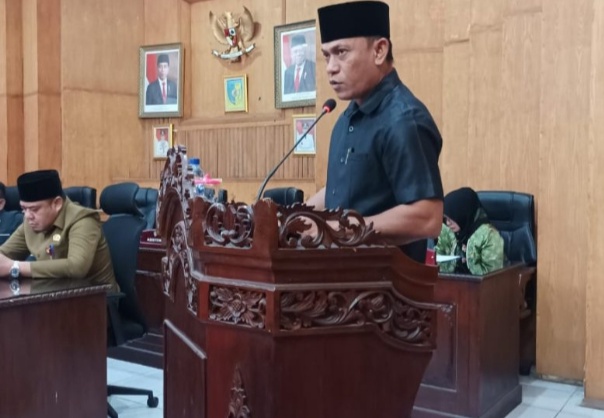 Komisi I II dan III DPRD Batu Bara gelar rapat KUA PPAS P.APBD TA 2022 dihadiri Bupati Batu Bara diwakili Asisten I Pemerintahan dan Kesra Sekdakab Rusian Herry S.Sos Kamis (11/8-2022).beritasore/alirsyah