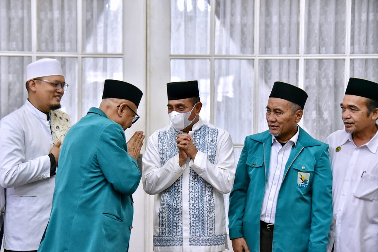 GUBSU Edy Rahmayadi saat menerima kunjungan Pengurus Badan Silaturahim Pesantren Provinsi Sumut, di Rumah Dinas Jl. Sudirman 41 Medan, Jumat (12/8). Beritasore/ist