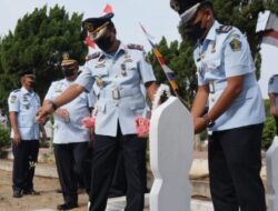 Memperingati HDKD Ke-77 Kalapas Klas IIB Tebingtinggi Lakukan Ziarah dan Bersihkan TMP