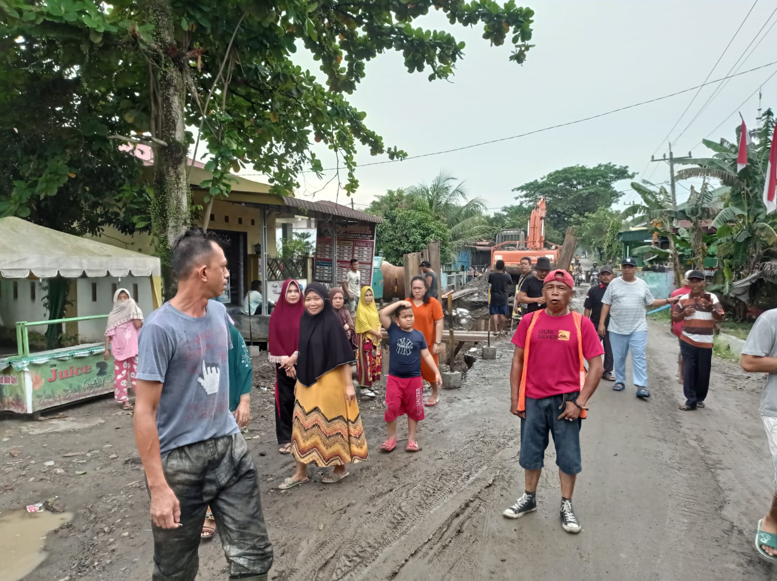 Masyarakat Lingkungan VIII, Mencirim, Binjai Timur, hentikan pekerjaan JDU SPAM Mebidang. 