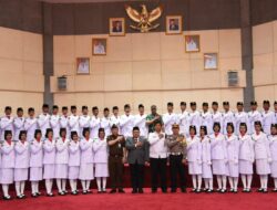 Dolly Kukuhkan 72 Paskibraka Tapsel