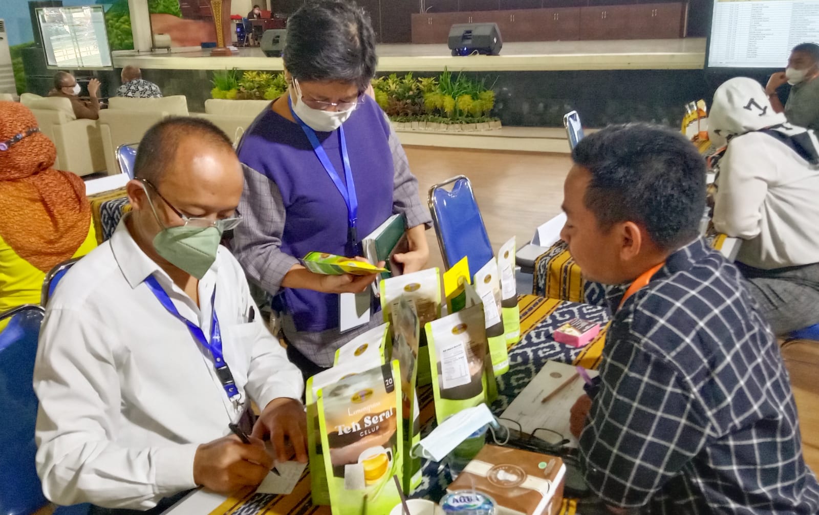 Pengusaha UMKM dalam Businnes Matching yang digelar Pertamina kolaborasi dengan Kemenparekraf di DPSP Danau Toba Senin (15/8/2022). Beritasore/ist