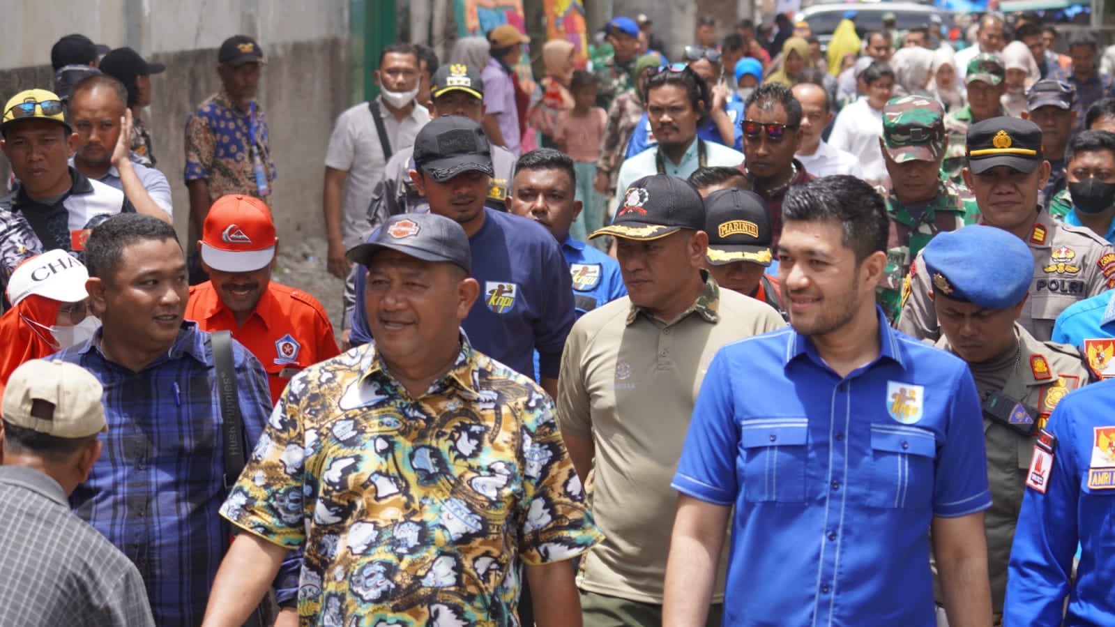 Plt Bupati Langkat H Syah Afandin SH hadiri lomba sampan tradisional KNPI Teluk Aru di Dermaga Pangkalan Brandan, Langkat, Sabtu (20/8/2022). beritasore/ist