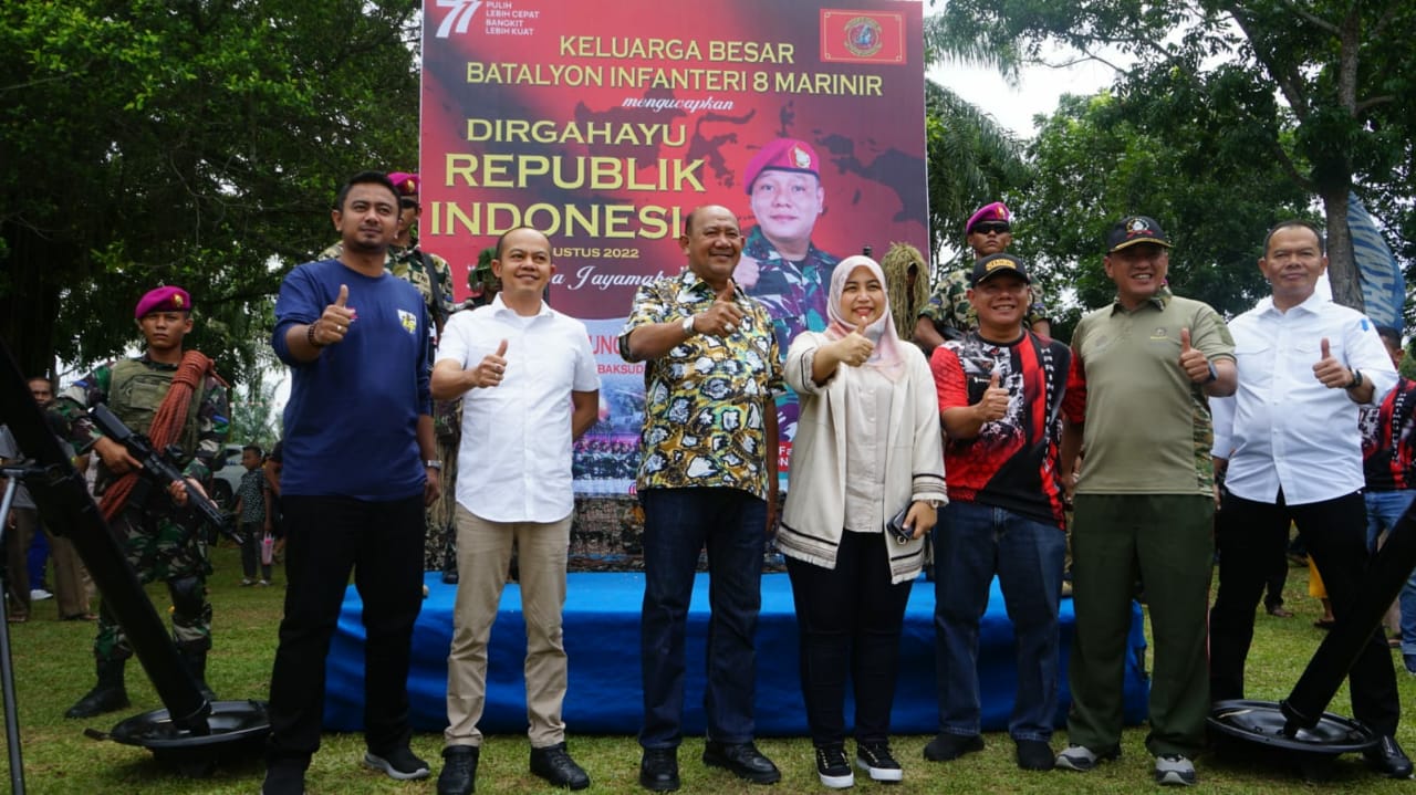 Plt  Bupati Langkat H Syah Afandin SH hadiri pesta rakyat Yon Infanteri 8 Marinir dalam rangkah HUT ke 77 Kemerdekaan RI, di Lapangan Bola Batalyon Infanteri 8 Marinir Harimau Putih Tangkahan Lagan, Kecamatan Sei Lepan, Sabtu (20/8/2022). beritasore/ist
