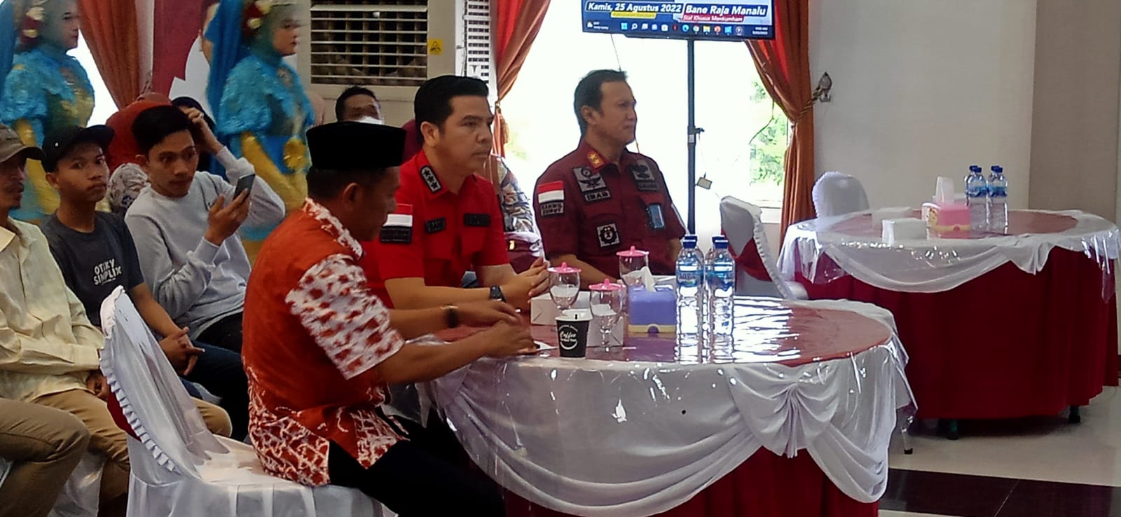 Penguatan Pelayanan Publik Bane Raja Manalu gelar sosialisasi publik Intlektual di Hotel Grand Malaka Jln.Selamat Datang Kelurahan Labuhan Ruku-Tanjung Tiram Kabupaten Batu Bara Sumatera Utara,  Kamis (25/8/2022).beritasore/alirsyah