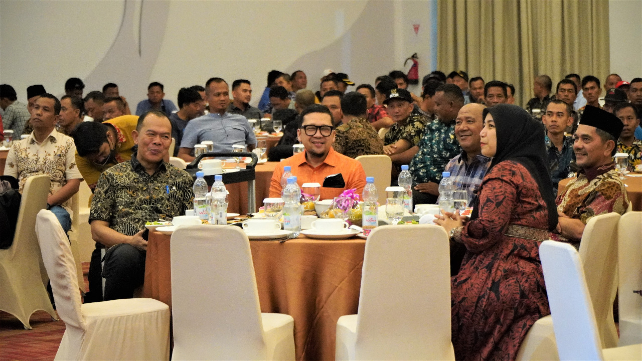 Plt Bupati Langkat H Syah Afandin SH hadiri silaturahmi daerah Kepala Desa (Kades) se Kabupaten Langkat Tahun 2022, di Wings Hotel Kabupaten Deli Serdang, Jum'at (19/8/2022) malam. beritasore/ist